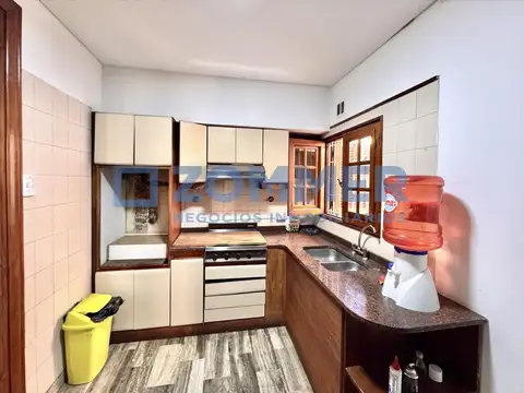 Casa 8 ambientes con 1 baño