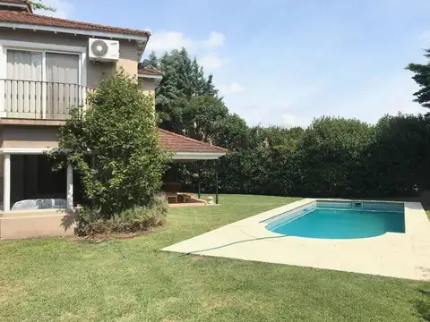 Casa 5 ambientes con 3 baños