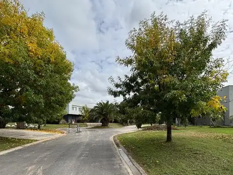 Terreno en Venta en El Cantón - Barrio Golf, USD 79.000