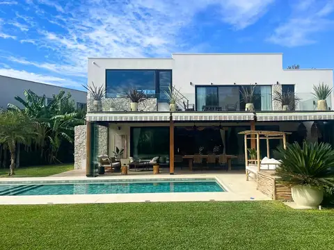 Casa en Venta 7 Ambientes en Ayres de Pilar