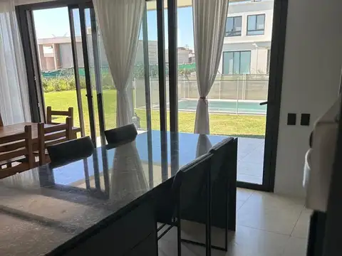 Casa 3 ambientes con 2 baños