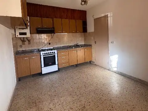 Casa en Alquiler en Villa Luzuriaga, $ 1.100.000