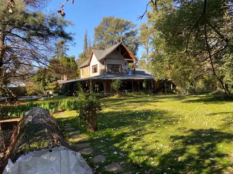 Casa en Venta con 2 cocheras