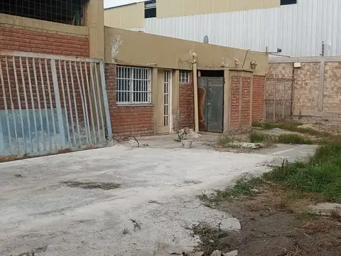 Galpon en Alquiler 44  mts Frente