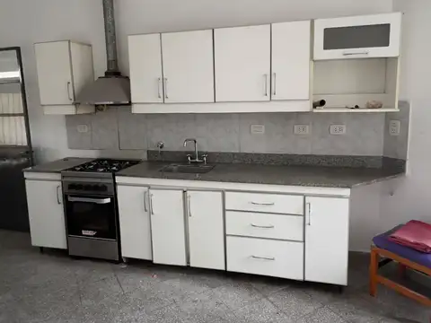 Casa en Alquiler con 1 cochera