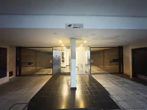 Cochera en venta en excelente zona