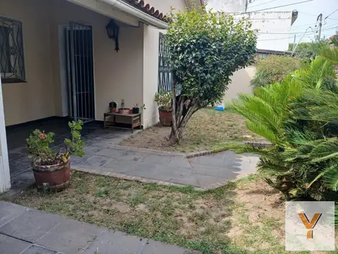 Saavedra e/ Gervasio de Posadas y Rodó al 200