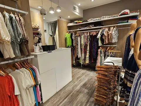 Fondo de Comercio local de indumentaria femenina, buena cartera de clientes, rentabilidad