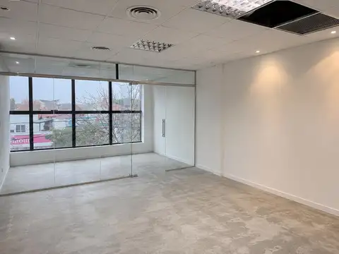 Oficina 4 ambientes en alquiler en Martinez