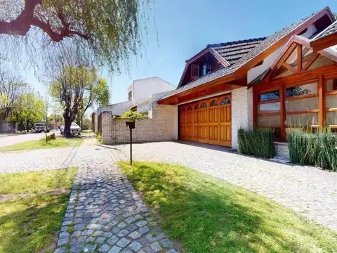 476 E/ 19 y 20- CASA DE 6 AMB. (CITY