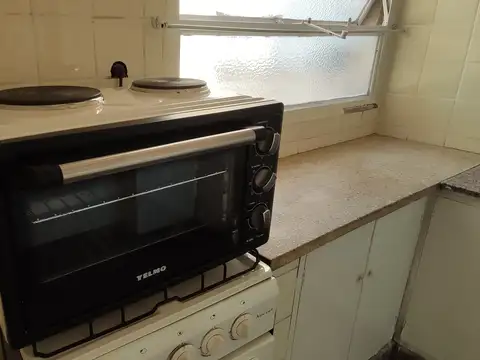 Departamento en alquiler en Constitucion, UADE, UAI, recien pintado, luminoso, placares, Estacion Subte Av. San Jose a 150 Mts Av 9 de Julio, Metrobus, mas de 40 lineas de colectivos,Tren  estacion Constitucion