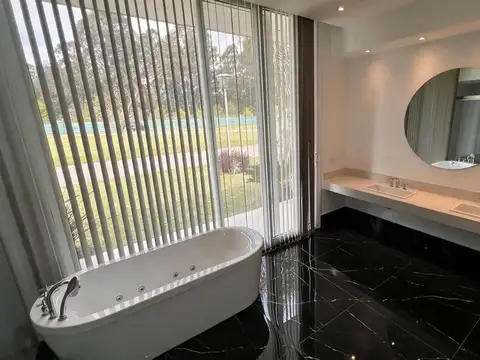 Casa 6 ambientes con 6 baños