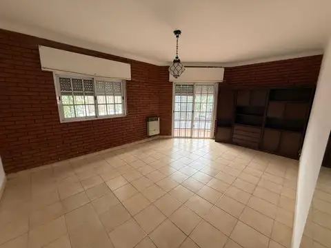 Depto Tipo Casa en Alquiler de 4 ambientes