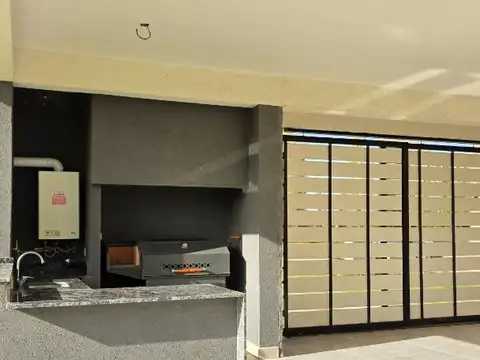 Casa en Venta con 4 cocheras