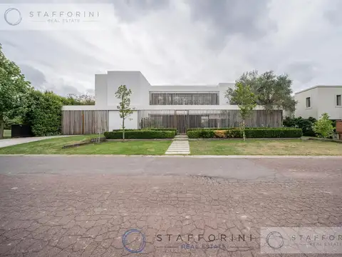 INCREIBLE CASA EN BARRIO LAS LIEBRES, PILAR.