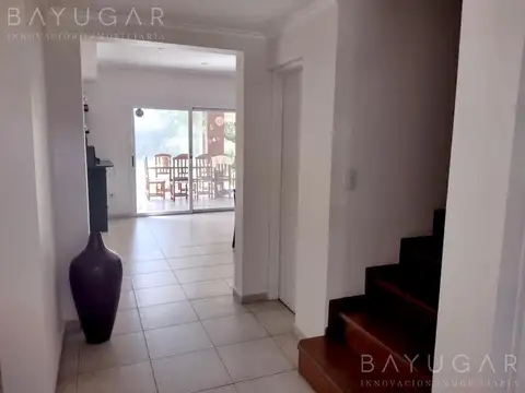 Casa 7 ambientes con 4 baños