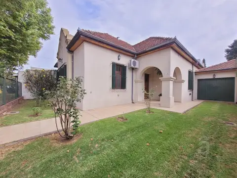 Casa 5 ambientes con 4 baños