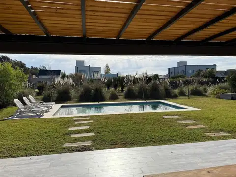 Casa 4 ambientes con 3 baños