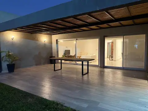 Casa en Alquiler en Santa Juana, USD 1.800