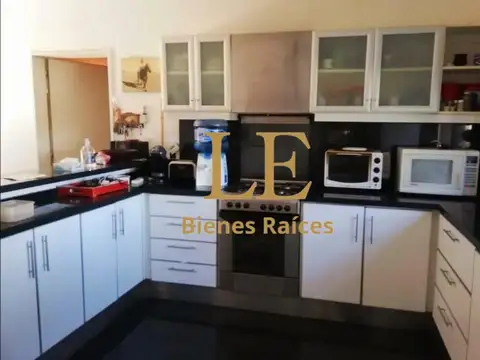 Casa en Venta con 5 cocheras