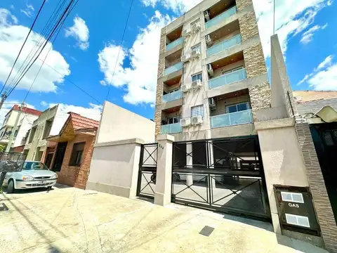 DEPARTAMENTO DE 2 AMBIENTES CON BALCÓN Y PARRILLA