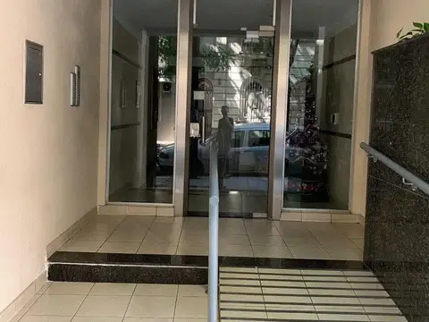 SEMIPISO 3 AMBIENTES CON COCHERA