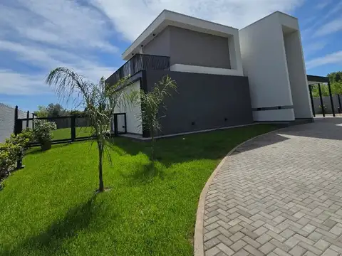 Venta Moderna Casa en La Vacherie, Mendoza