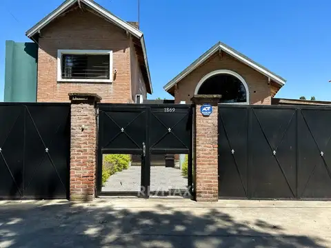 Casa 5 ambientes con 3 baños