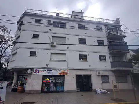 DEPARTAMENTO 3 AMBIENTES FRENTE CON BALCON EXCELENTE ESTADO