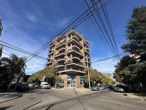 Departamento en Venta de 3 dorm. Balcones al frente, lavadero, SUM y amenities. Centro Campana