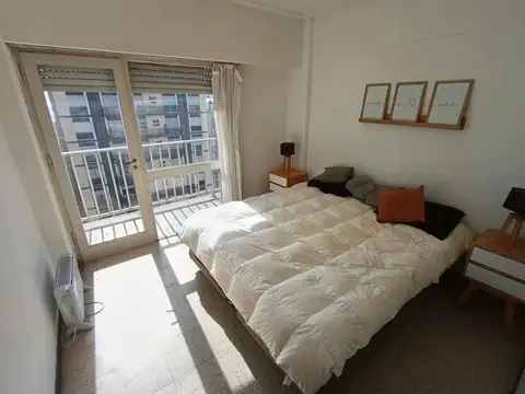Venta departamento un ambiente y medio a la calle con balcón