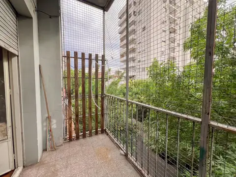 4 amb fte bcon  94 m2 confortable! Pq.Centenario U$S185000