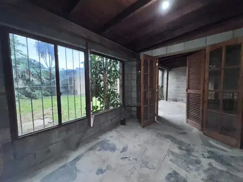 OPORTUNIDAD CASA 3 AMB CON PATIO, FCIO VARELA