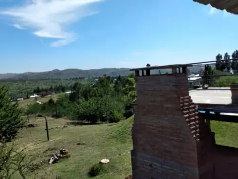 Potrero de Garay- Hermoso chalet con vistas a las sierras en venta