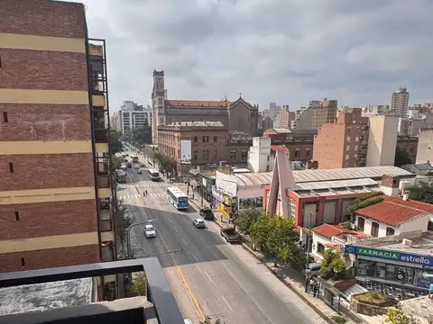 Depto Luminoso - con balcon  - impecable - frente con balcon