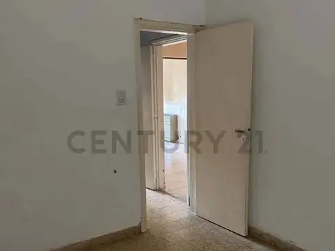 OPORTUNIDAD  VENDEMOS CASA EN TRES ARROYOS A METROS DE PLAZA ESPAÑA