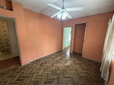VENTA -  Departamento de pasillo 2 Dormitorios, 2 Baños, A Reciclar, Sin expensas - Nuestra Señora d