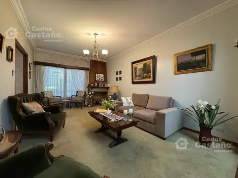 Casa 3 Amb. con Jardín y Garaje