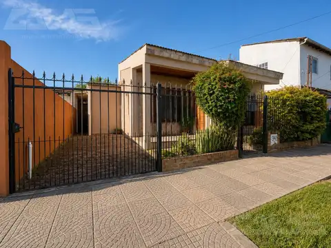 Casa en San Antonio De Padua, 3 dormitorios, 4 ambientes, Merlo, Parque