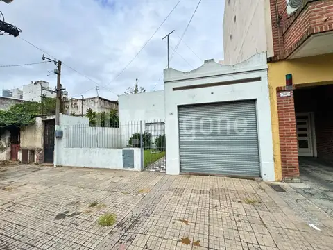 Casa 4 ambientes a refaccionar (Lote 207 m2)