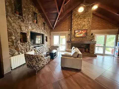 Casa 5 ambientes con 4 baños