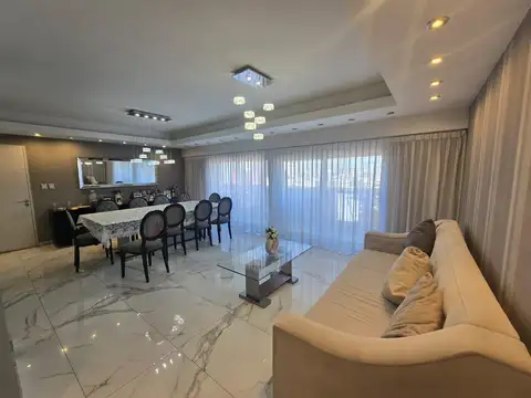 Espectacular departamento en duplex 5 amb + dep, cochera, baulera, terraza y parrilla propia.