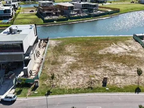 Lote al agua en el Barrio Los Puentes, Nordelta de 988m2