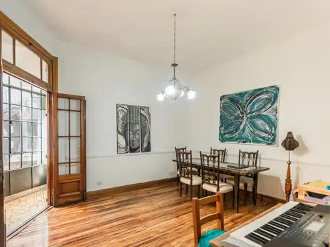 Casa 7 ambientes con 2 baños