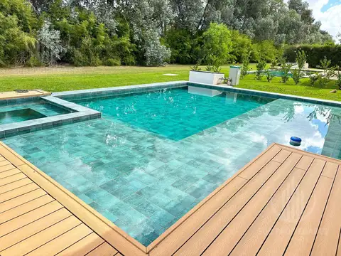 Casa en Alquiler con 2 cocheras