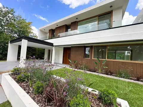 Casa en Alquiler de 4 dormitorios