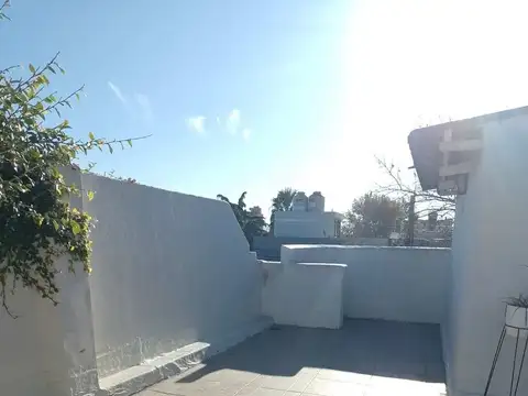 2 AMBIENTES ´+LOCAL +TERRAZA A RECICLAR -LANUS E