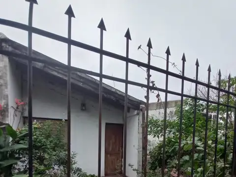 Casa 3 dormitorios en esquina céntrica y asfaltada, Puerto Tirol