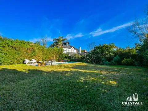 Casa en Venta con 2 cocheras