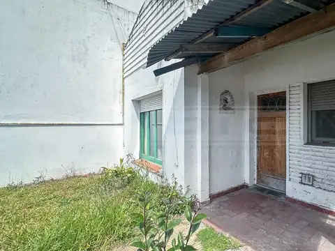 Av Mitre al 3500 entre  Acassuso y San  Lorenzo
